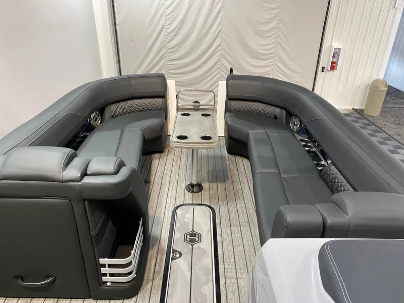 Slide: The Image of Harris Grand Mariner 250 2026 - 10