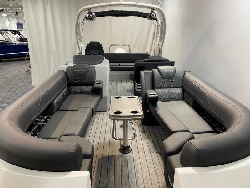 Slide: The Image of Harris Grand Mariner 250 2026 - 11