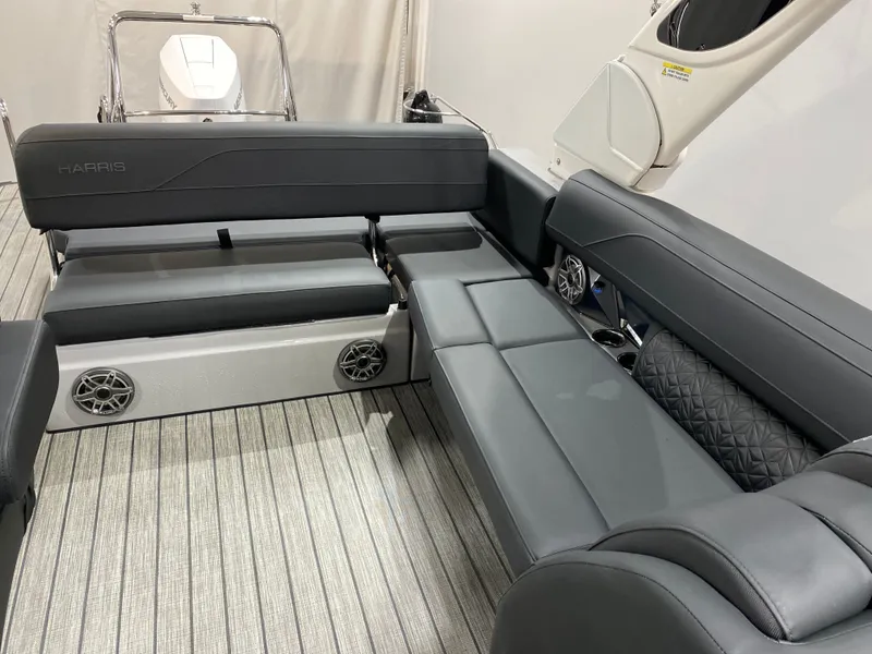 Slide: The Image of Harris Grand Mariner 250 2026 - 12