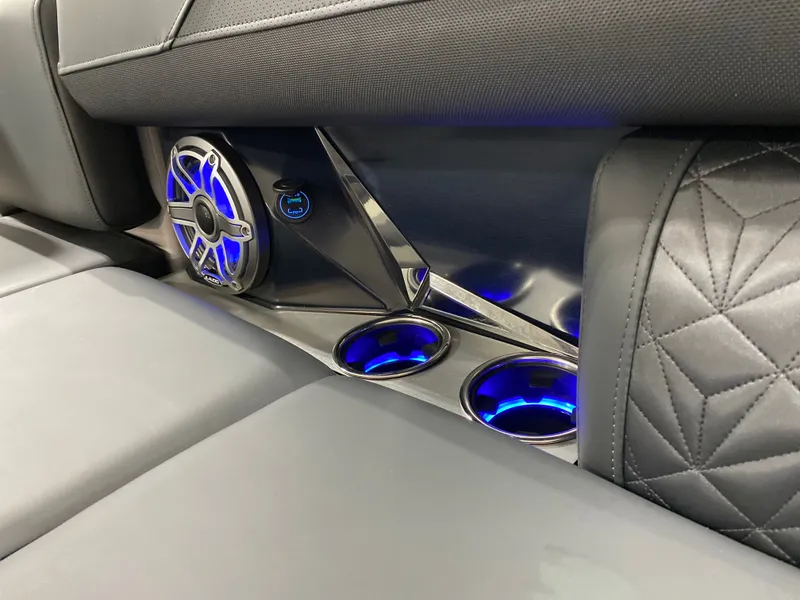 Slide: The Image of Harris Grand Mariner 250 2026 - 13