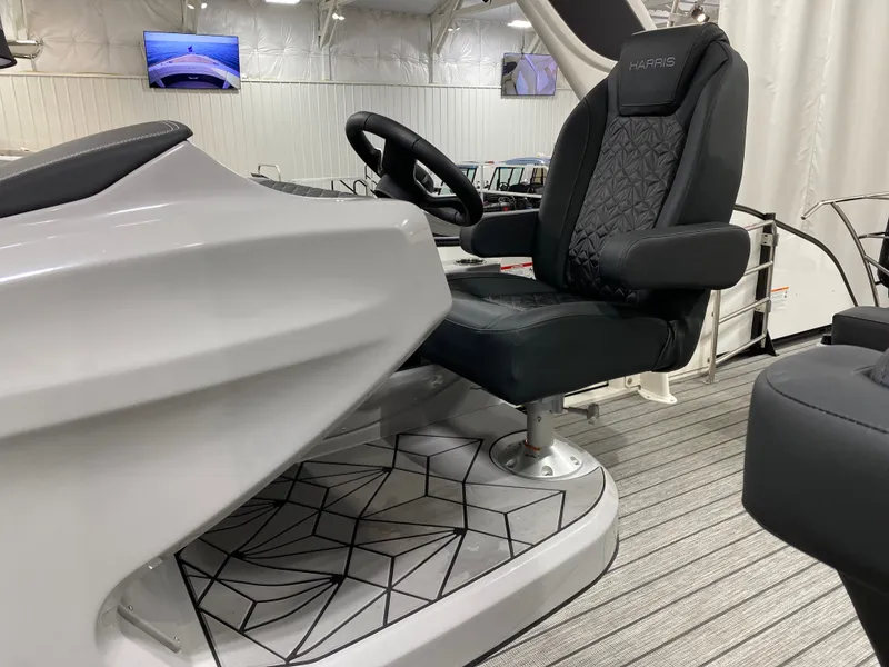 Slide: The Image of Harris Grand Mariner 250 2026 - 16