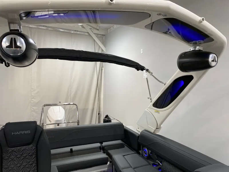 Slide: The Image of Harris Grand Mariner 250 2026 - 21