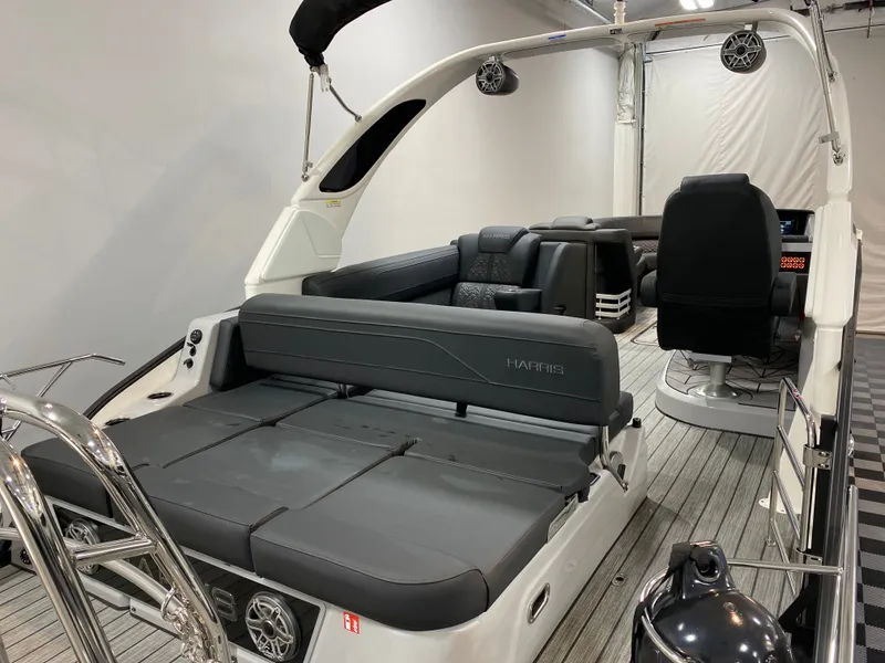 Slide: The Image of Harris Grand Mariner 250 2026 - 5