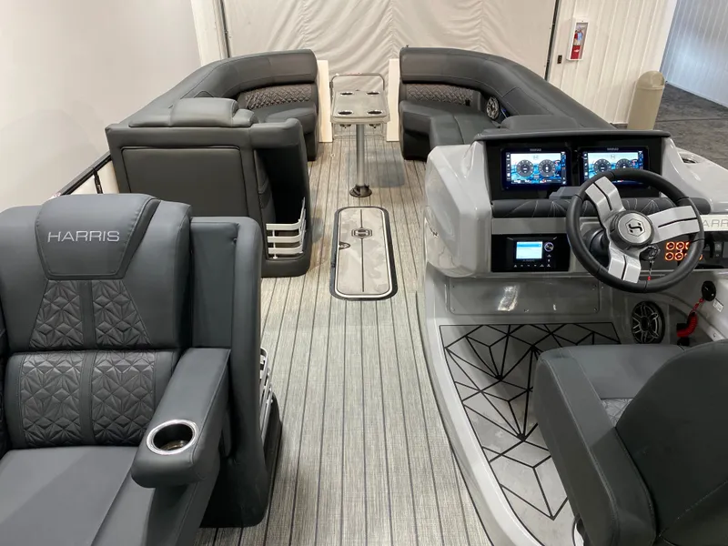 Slide: The Image of Harris Grand Mariner 250 2026 - 9