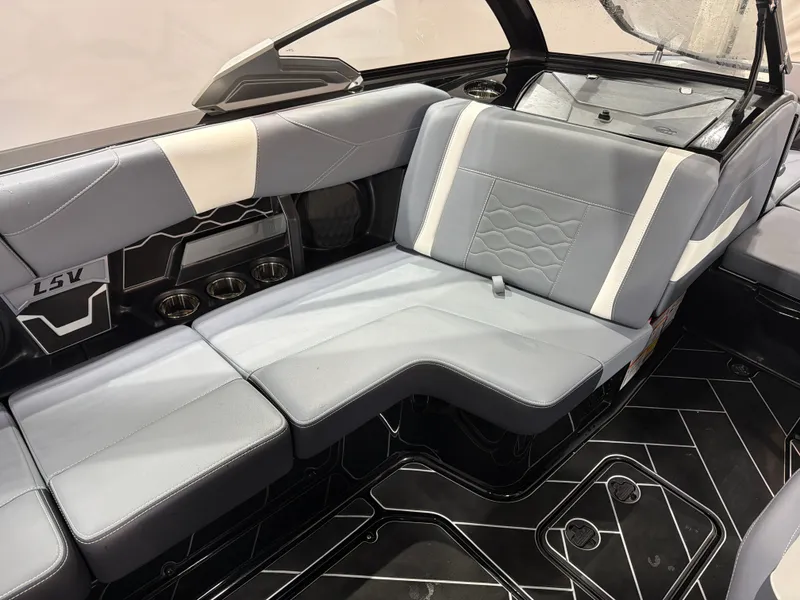 Slide: The Image of Malibu Wakesetter 23 LSV 2026 - 10