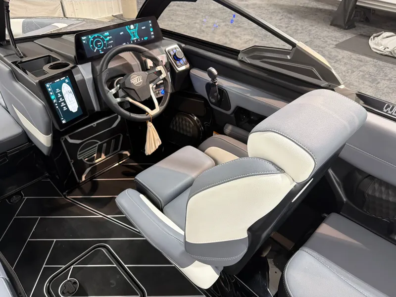 Slide: The Image of Malibu Wakesetter 23 LSV 2026 - 12