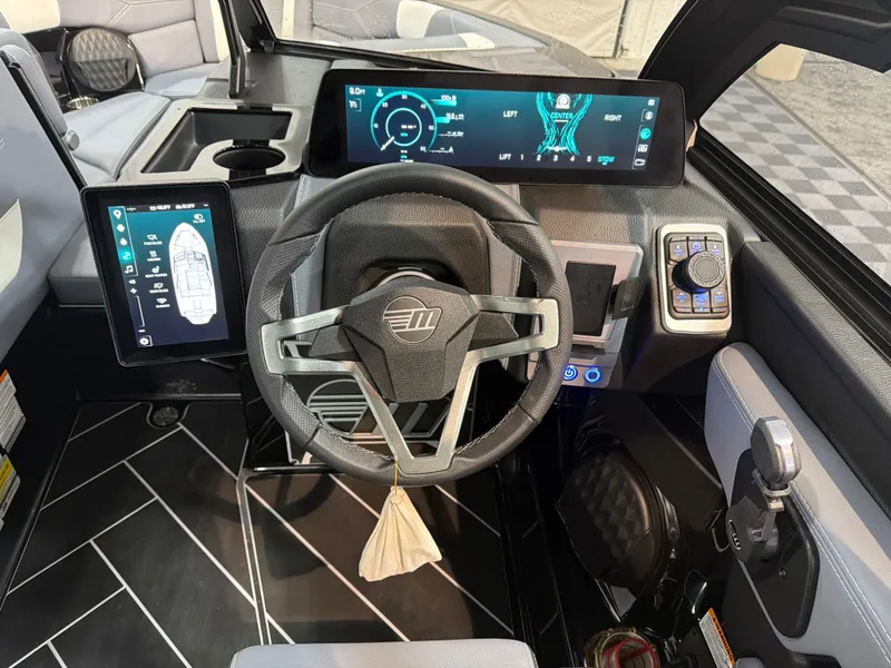 Slide: The Image of Malibu Wakesetter 23 LSV 2026 - 13