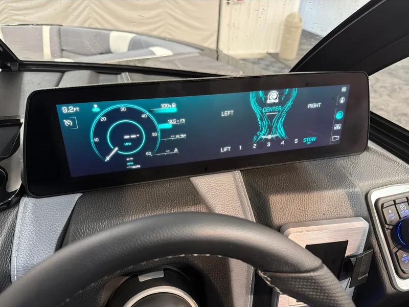 Slide: The Image of Malibu Wakesetter 23 LSV 2026 - 15