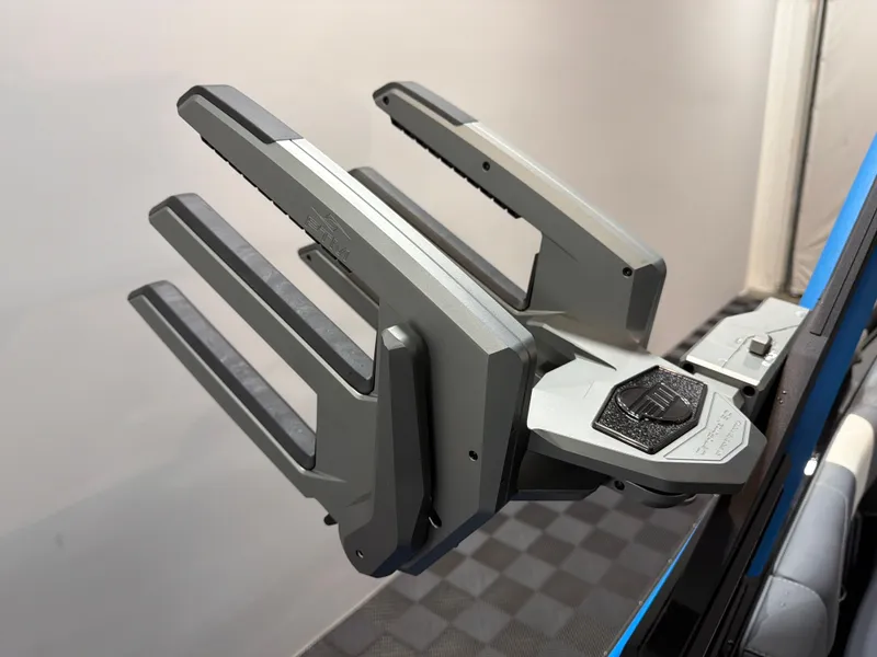 Slide: The Image of Malibu Wakesetter 23 LSV 2026 - 18