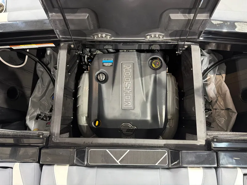 Slide: The Image of Malibu Wakesetter 23 LSV 2026 - 19