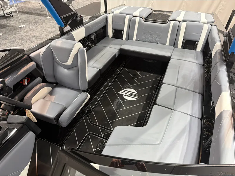 Slide: The Image of Malibu Wakesetter 23 LSV 2026 - 8