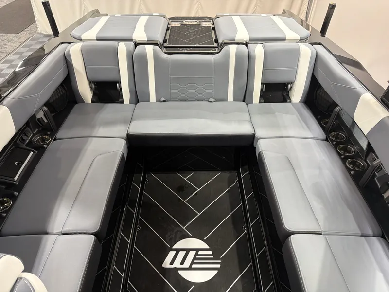 Slide: The Image of Malibu Wakesetter 23 LSV 2026 - 9