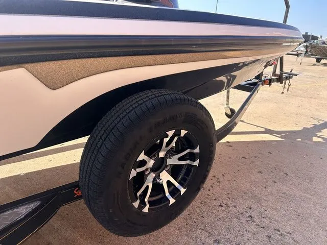 Slide: The Image of Nitro Z Series Z-6 2014 - 8