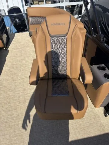 Slide: The Image of Harris Cruiser 230 CWDH 2026 - 11