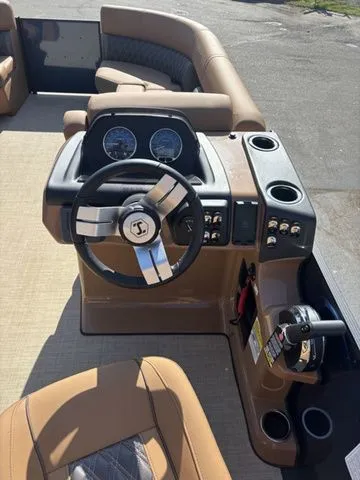 Slide: The Image of Harris Cruiser 230 CWDH 2026 - 13