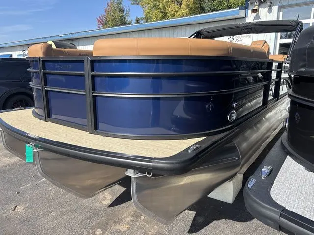 Slide: The Image of Harris Cruiser 230 CWDH 2026 - 4