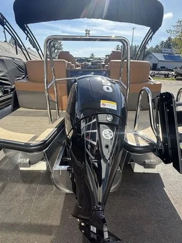 Slide: The Image of Harris Cruiser 230 CWDH 2026 - 6