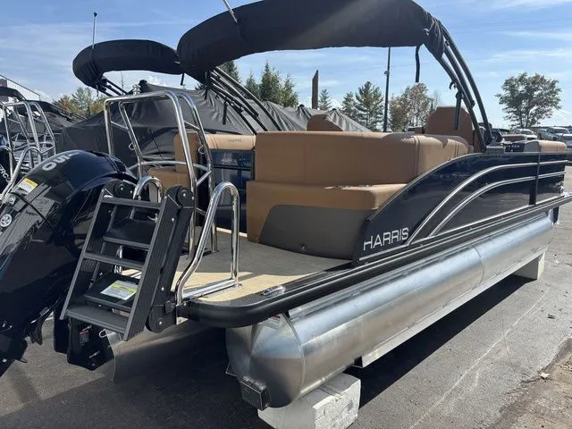 Slide: The Image of Harris Cruiser 230 CWDH 2026 - 7