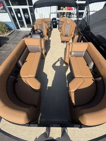 Slide: The Image of Harris Cruiser 230 CWDH 2026 - 8