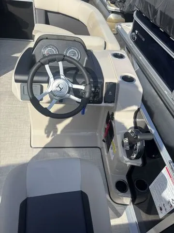 Slide: The Image of Harris Cruiser 210 CWDH 2026 - 12