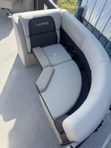 Slide: The Image of Harris Cruiser 210 CWDH 2026 - 8