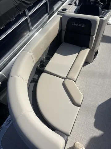 Slide: The Image of Harris Cruiser 210 CWDH 2026 - 9