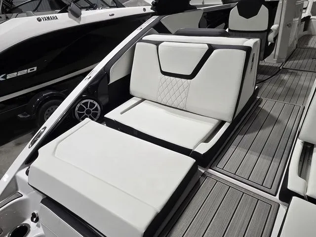 Slide: The Image of Yamaha 252S 2026 - 10