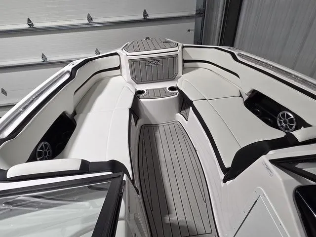 Slide: The Image of Yamaha 252S 2026 - 28