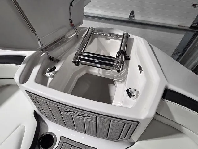 Slide: The Image of Yamaha 252S 2026 - 32