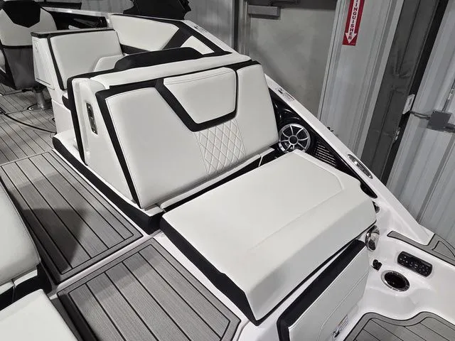 Slide: The Image of Yamaha 252S 2026 - 7