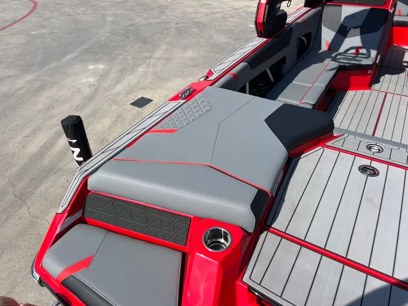 Slide: The Image of Nautique Super Air Nautique GS22 2026 - 11