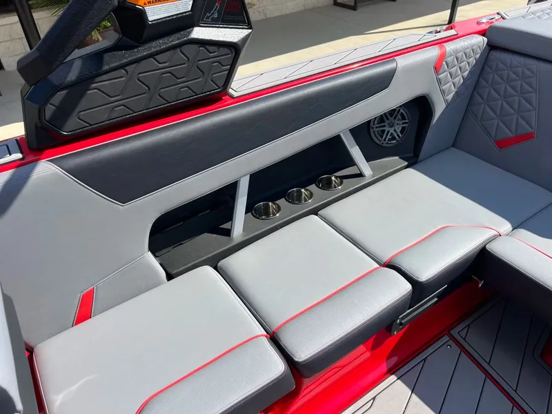 Slide: The Image of Nautique Super Air Nautique GS22 2026 - 15