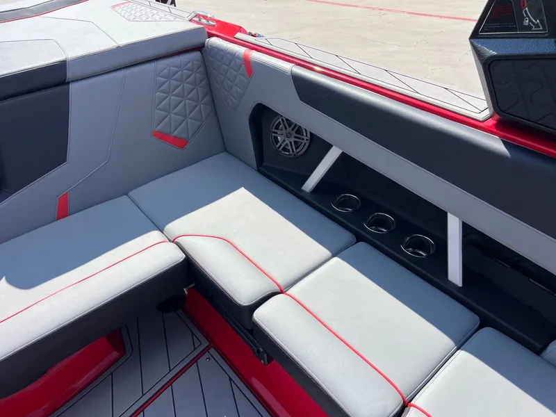 Slide: The Image of Nautique Super Air Nautique GS22 2026 - 17