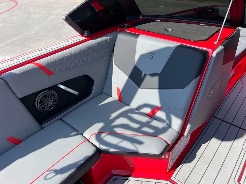 Slide: The Image of Nautique Super Air Nautique GS22 2026 - 18