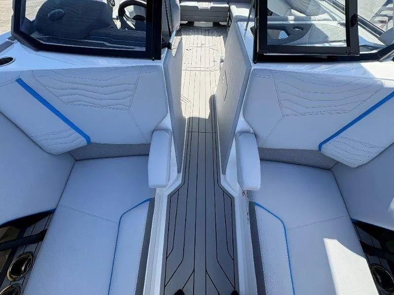 Slide: The Image of Nautique G25 2026 - 80