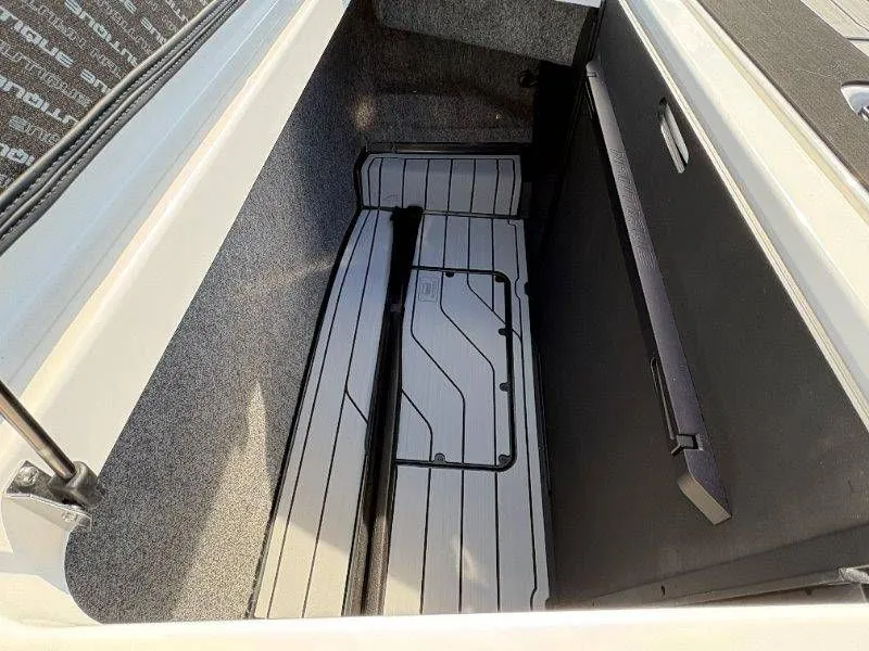 Slide: The Image of Nautique G25 2026 - 90