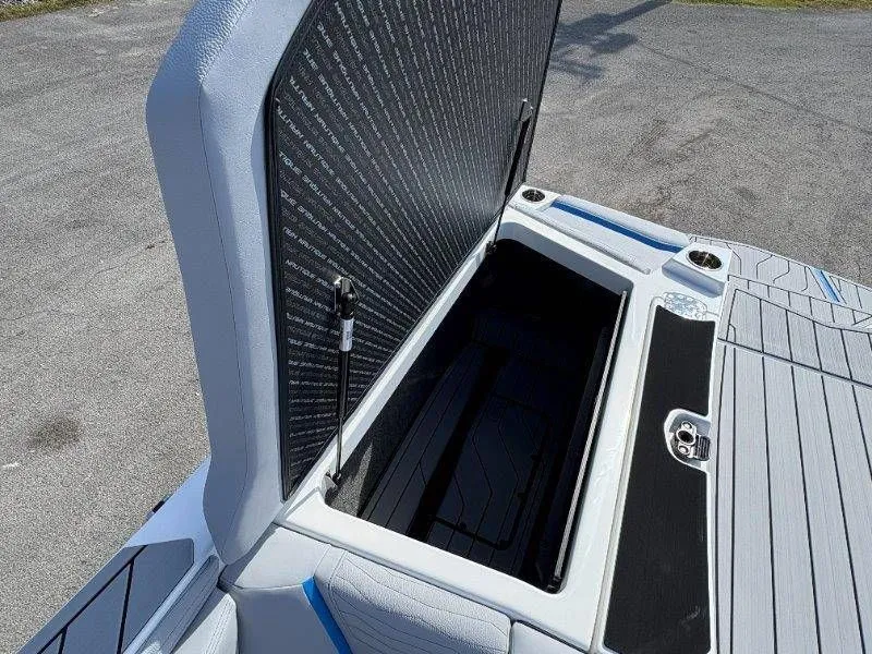 Slide: The Image of Nautique G25 2026 - 97