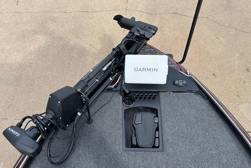 Slide: The Image of 2026 Nitro Z21 XL Pro boat with Garmin navigation system and foot pedal control. - 85