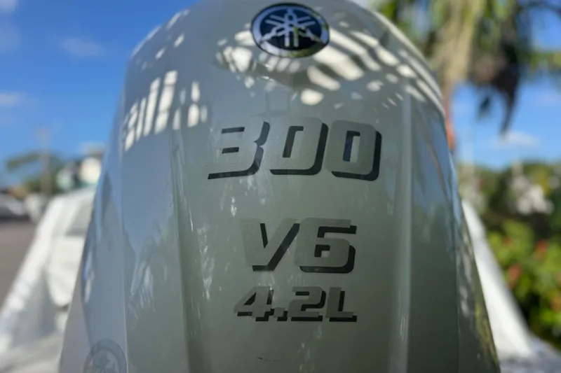 Slide: The Image of Yamaha 300 V6 4.2L outboard engine on 2026 Four Winns HD8 OB boat. - 16