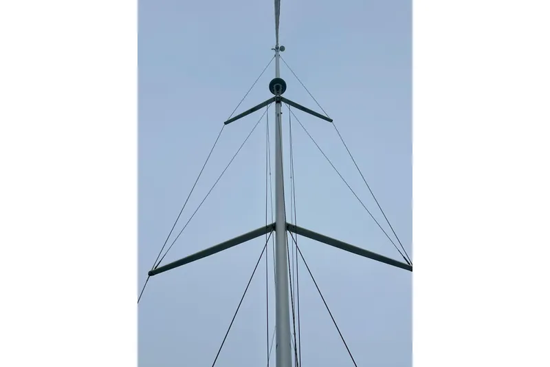 Slide: The Image of Mast of 2020 Bavaria C50 sailboat against clear sky. - 25