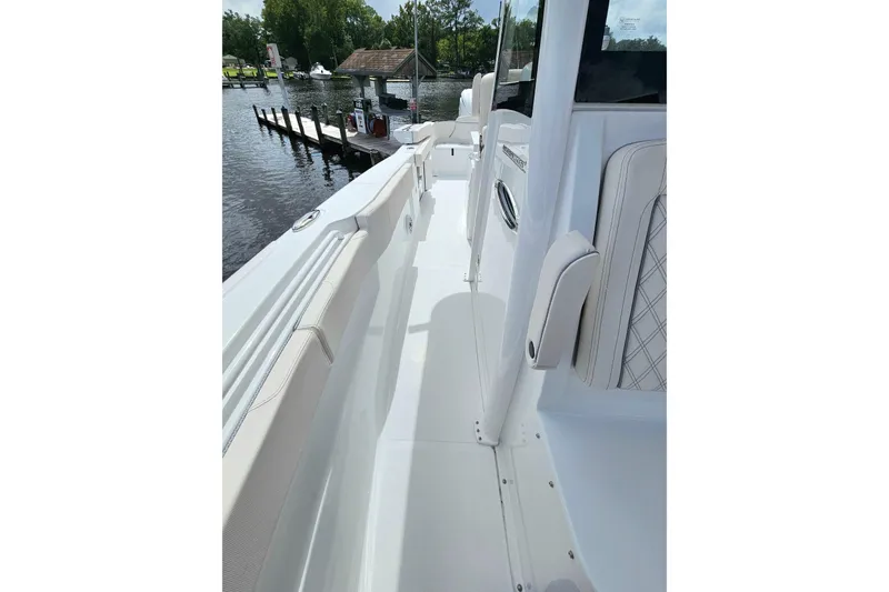 Slide: The Image of 2026 Sea Hunt Ultra 305 SE boat deck, featuring sleek design and comfortable seating. - 31