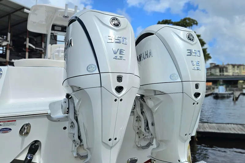 Slide: The Image of Twin Yamaha 350 V6 engines on 2026 Sea Hunt Ultra 305 SE boat. - 4
