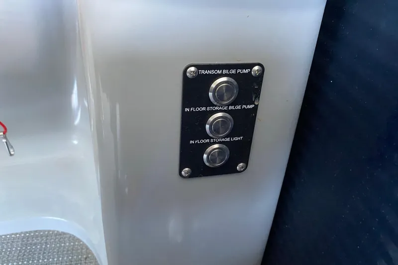 Slide: The Image of Control panel on 2019 Manitou Aurora LE 23 RF VP boat with bilge pump switches. - 14