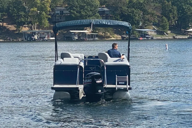 Slide: The Image of 2019 Manitou Aurora LE 23 RF VP pontoon boat on a scenic lake. - 4