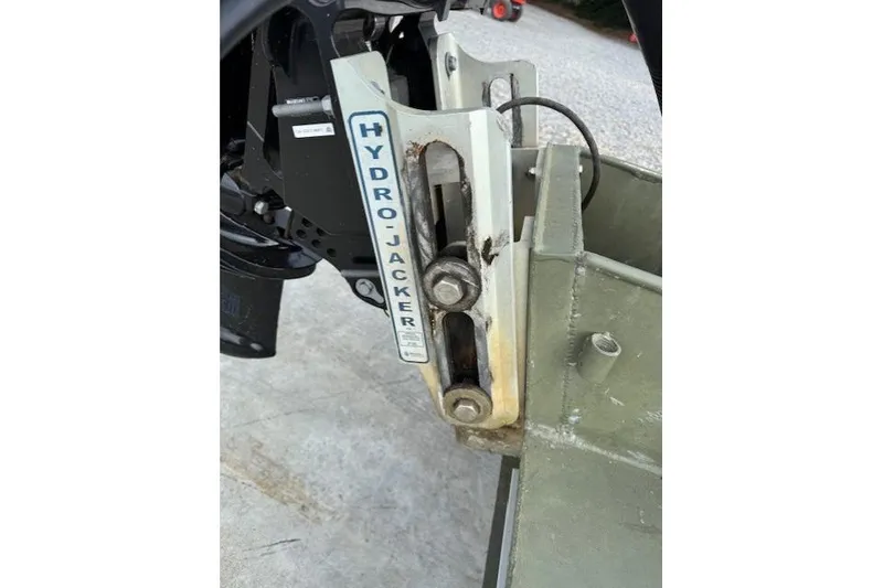 Slide: The Image of Hydro-Jacker mechanism on 2018 Encore Boat Works 18, showcasing adjustable mounting hardware. - 8