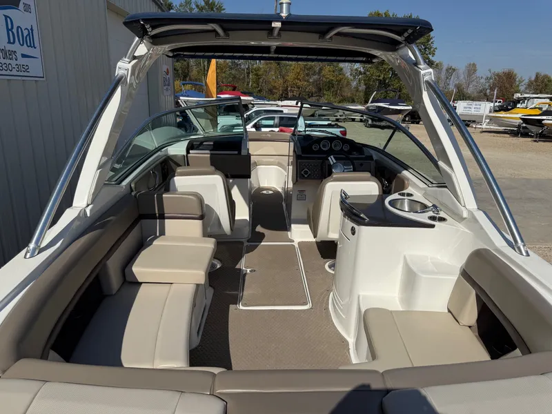 Slide: The Image of Sea Ray 270 SLX 2011 - 13