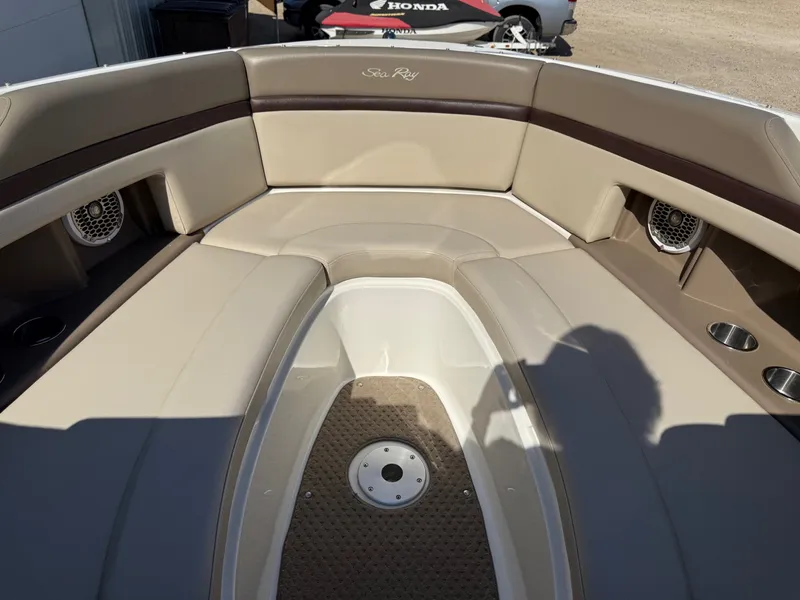 Slide: The Image of Sea Ray 270 SLX 2011 - 14