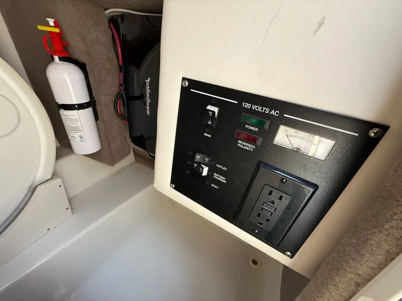 Slide: The Image of Sea Ray 270 SLX 2011 - 20