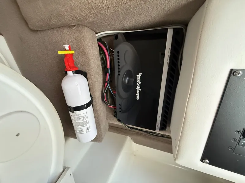 Slide: The Image of Sea Ray 270 SLX 2011 - 21