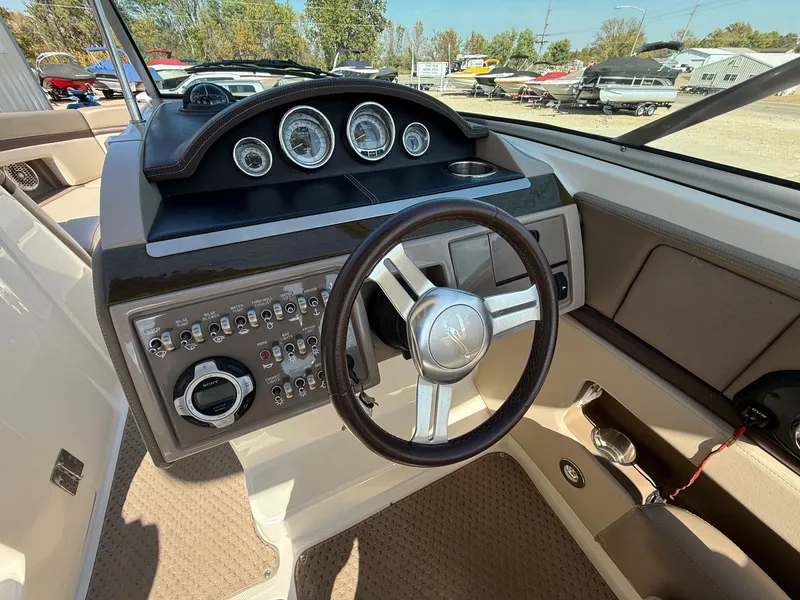 Slide: The Image of Sea Ray 270 SLX 2011 - 23